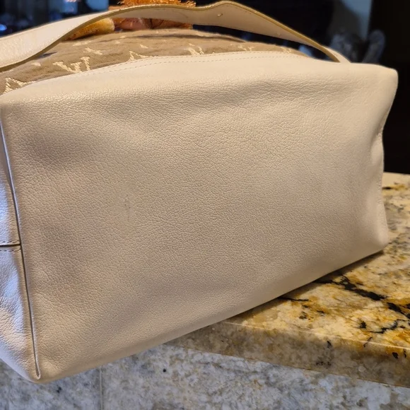 Louis VuittonLimited Edition BlancMonogram Sabbia Besace Bag. Serialcode FO4170. - Picture 4 of 16